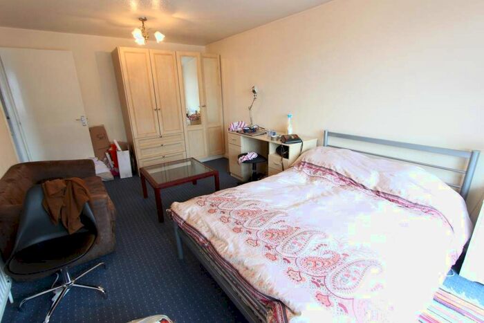 2 Bedroom Flat To Rent In Gresse Street, London, W1T