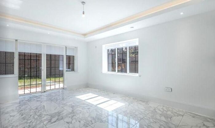 5 Bedroom Property To Rent In Chandos Way, Hampstead, NW11