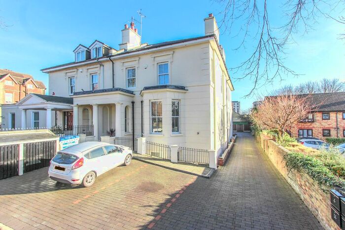 2 Bedroom Flat To Rent In Chandlers Court, Nascot Road, Watford, Hertfordshire, WD17