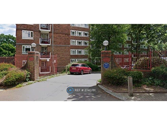 2 Bedroom Flat To Rent In Allenswood, London, SW19