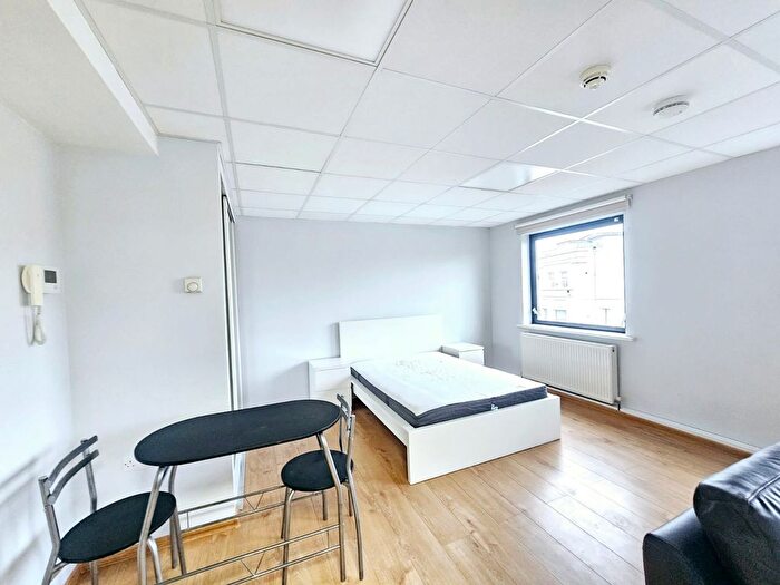 Studio To Rent In London Road, Southampton, SO15