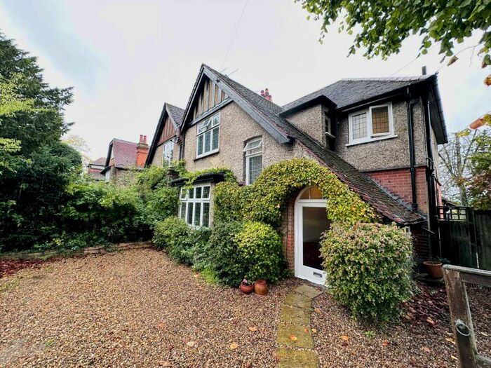 2 Bedroom Maisonette To Rent In Barnett Wood Lane, Ashtead, KT21