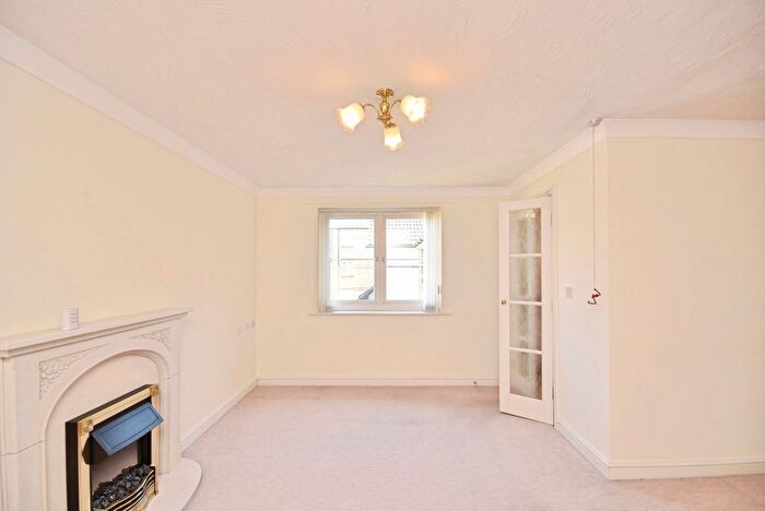 1 Bedroom Flat For Sale In Mclay Court, Cardiff, CF5