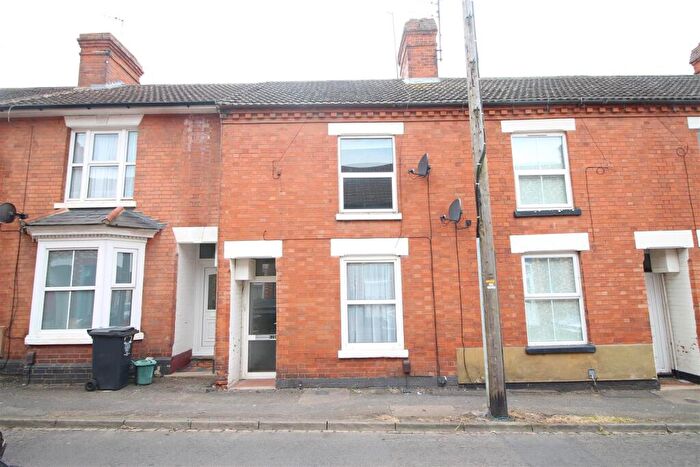 3 Bedroom Terraced House To Rent In Grove Road, Rushden, NN10