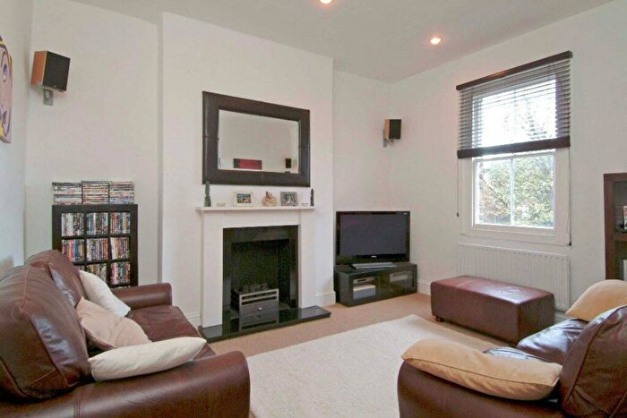 3 Bedroom Maisonette To Rent In Ramsden Road, Balham, London, SW12