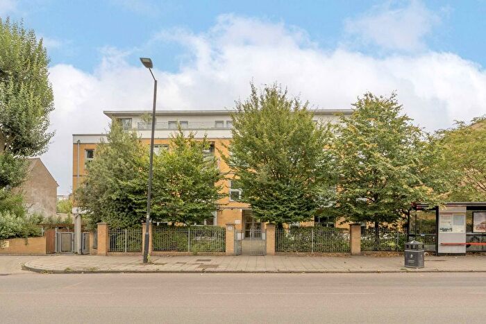 2 Bedroom Flat To Rent In Kings Avenue, London, SW4