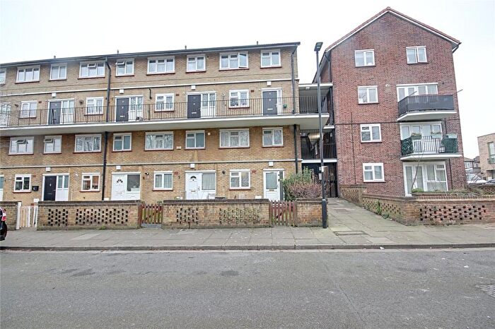 2 Bedroom Maisonette For Sale In West Close, London, N9