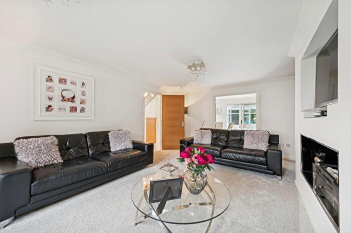 6 Bedroom Detached House For Sale In Maplewood Park, Livingston, EH54