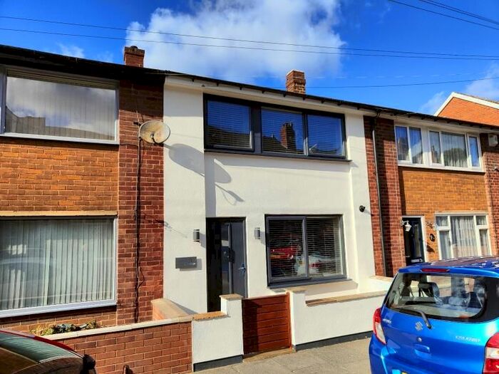 4 Bedroom Terraced House To Rent In Churchfield Lane, Castleford, WF10