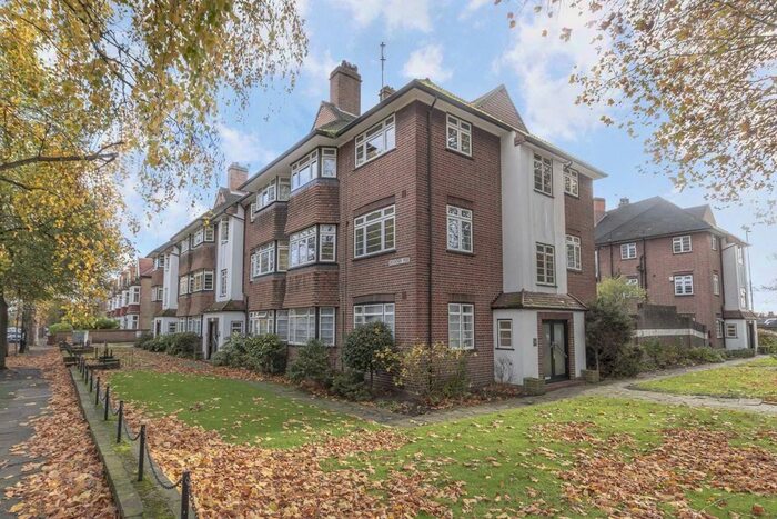2 Bedroom Flat To Rent In Harvard Road, London, W4
