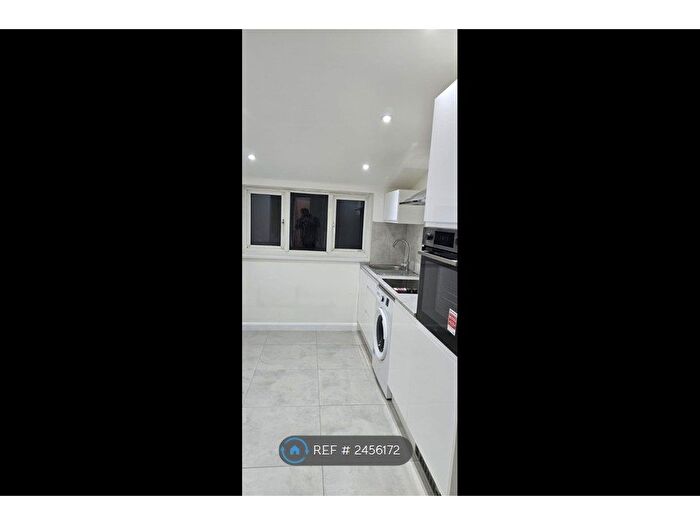 2 Bedroom Flat To Rent In St. Johns Road, Watford, WD17