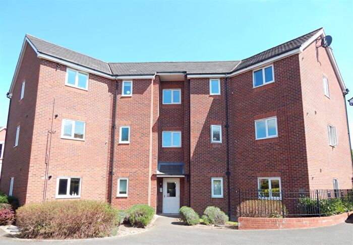 2 Bedroom Flat To Rent In Newton Square, Bromsgrove, B60