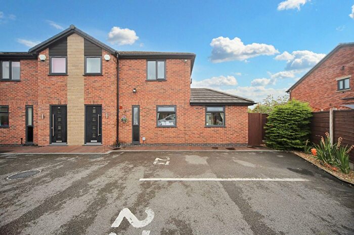 3 Bedroom Semi-Detached House For Sale In Tamworth Drive, Wigan, WN2