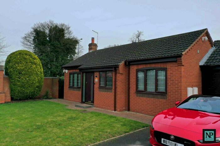 2 Bedroom Detached Bungalow To Rent In Brewster Close, Fazeley, B78