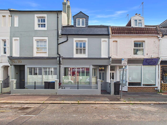 4 Bedroom Terraced House For Sale In Gratwicke Road, Worthing, BN11