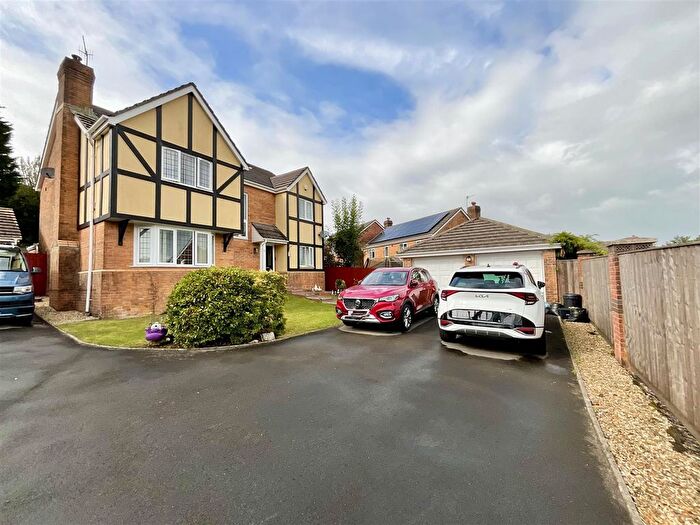 4 Bedroom Detached House For Sale In Maes Y Ffynnon, Llannon, Llanelli, SA14
