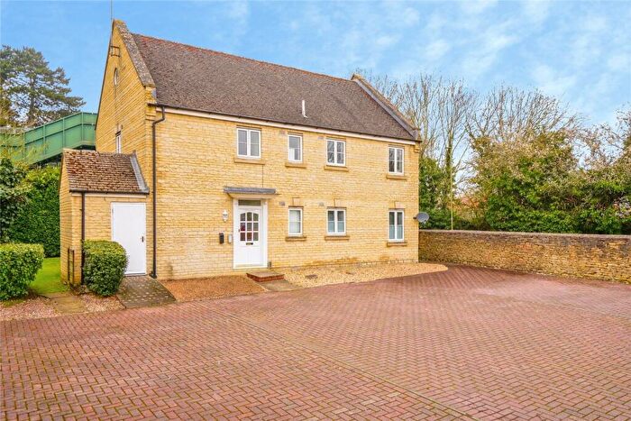 2 Bedroom Flat For Sale In Corncrake Way, Bicester, Oxfordshire, OX26