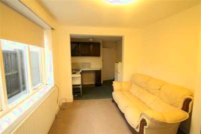 1 Bedroom Flat To Rent In Hollywood Lane, West Kingsdown, TN15