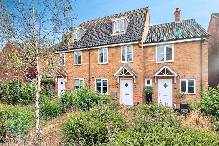 3 Bedroom Property For Sale In Thistle Close, Yaxley, Peterborough, PE7