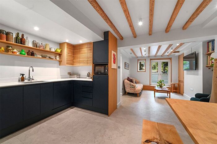 2 Bedroom Maisonette For Sale In Glenarm Road, Hackney, London, E5