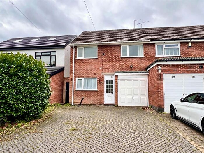 3 Bedroom Semi-Detached House For Sale In Aqueduct Road, Shirley, Solihull, B90