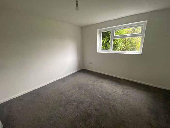 2 Bedroom Flat For Sale In - Walnut Tree Ground, Fyfield, Andover, Hampshire, SP11