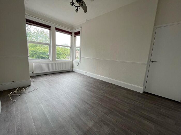 2 Bedroom Apartment To Rent In Toledo Road, Southend On Sea, SS1