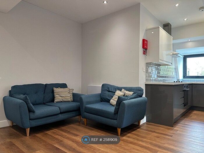 2 Bedroom Flat To Rent In Hanover Square, Leeds, LS3