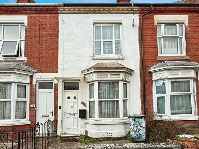 3 Bedroom Terraced House For Sale In Clarendon Park Road, Leicester, Leicester, LE2