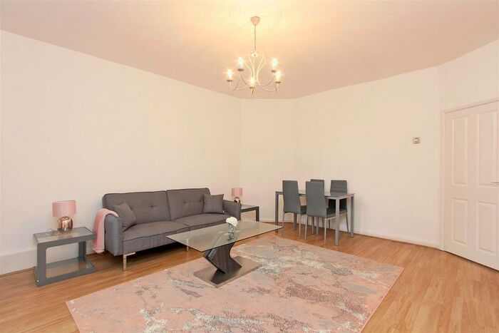 1 Bedroom Flat To Rent In Upper Richmond Road, Putney, London, SW15
