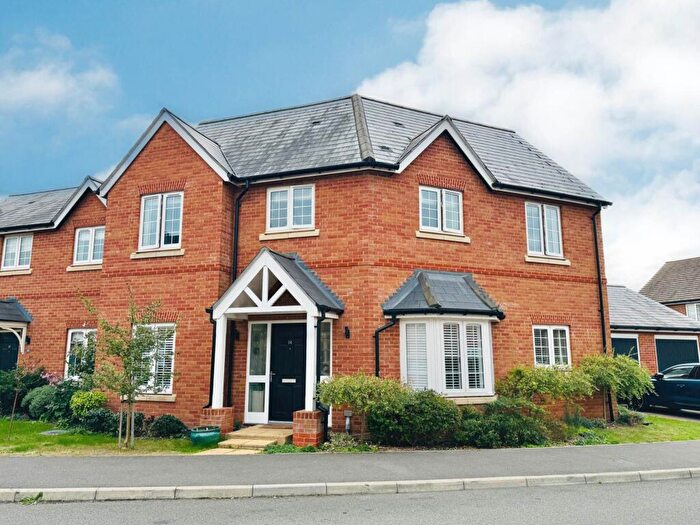 4 Bedroom Semi-Detached House To Rent In Bonners Mead, Benson, OX10