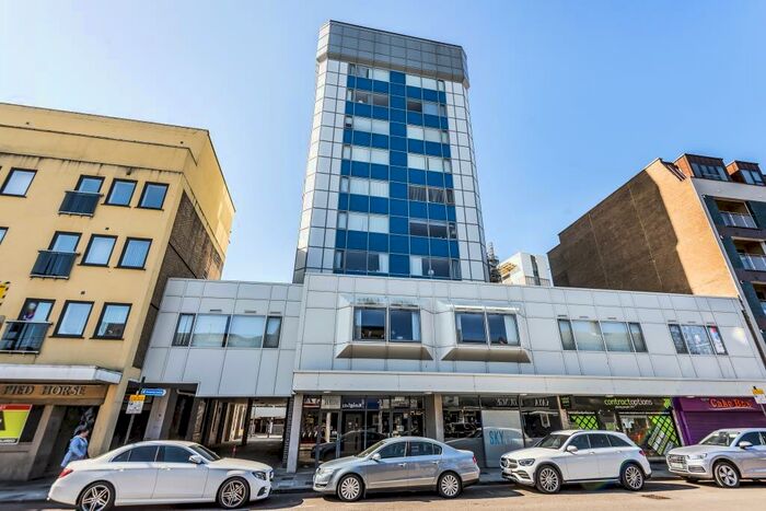 Apartment To Rent In Skyline, Slough, SL1