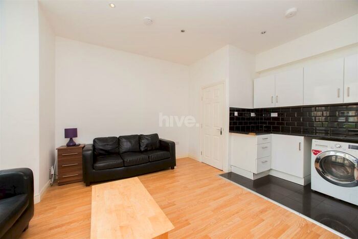 4 Bedroom Flat To Rent In Simonside Terrace, Heaton, Newcastle Upon Tyne, NE6
