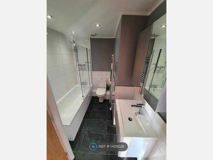 2 Bedroom Flat To Rent In Farnley Crescent, Leeds, LS12