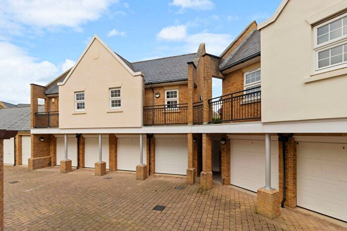 1 Bedroom Flat For Sale In Christchurch Place, Eastbourne, BN23