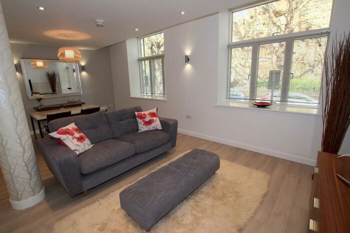 2 Bedroom Flat To Rent In Castle Point, The Park, Nottingham, NG7