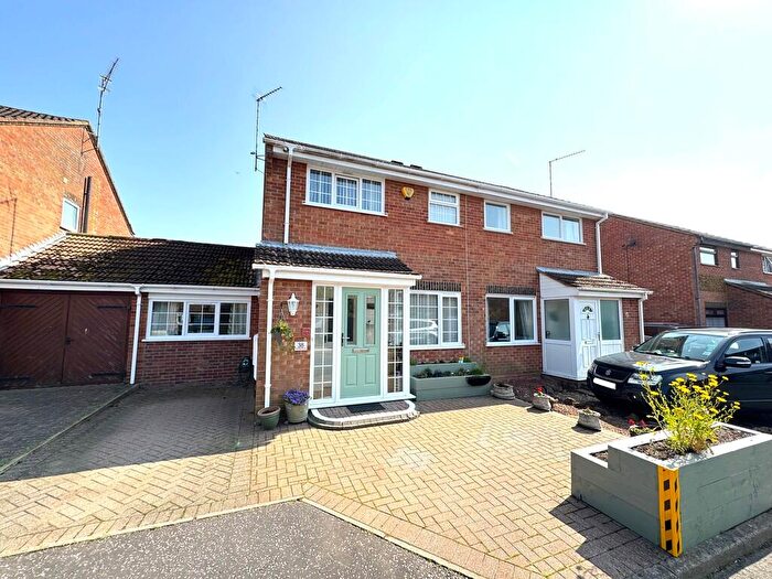 3 Bedroom Semi-Detached House For Sale In North Wootton - Bed Semi-Detached House In Popular Location, PE30