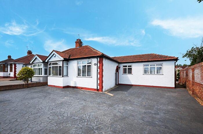 3 Bedroom Bungalow For Sale In Blackfen Road, Sidcup, DA15