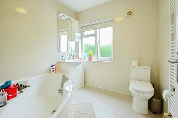 3 Bedroom End Of Terrace House For Sale In Buck Lane, London, NW9