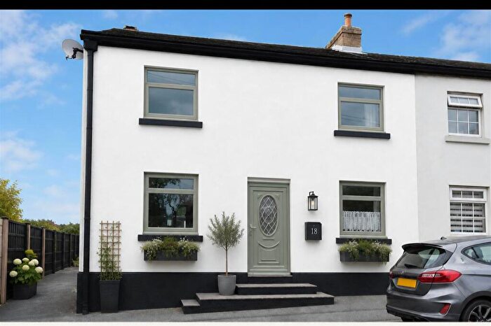 3 Bedroom Semi Detached House For Sale In Church Street, Woodlesford, Leeds, LS26