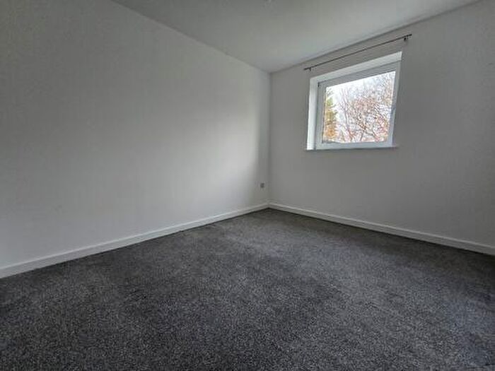 2 Bedroom Flat To Rent In Deveron Crescent, Dundee, DD2
