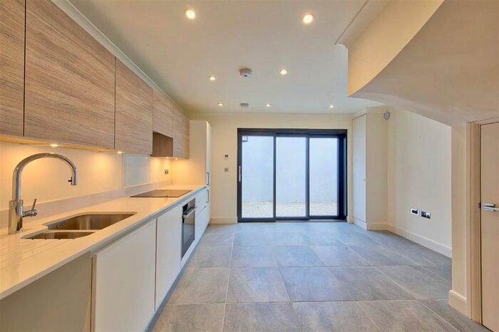 2 Bedroom Property To Rent In High Street, Hampton Wick, Kingston Upon Thames, KT1