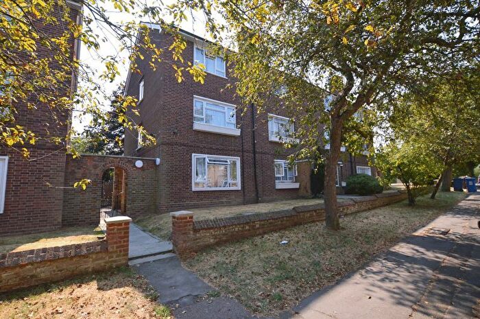 2 Bedroom Flat To Rent In Bournehall, Bournehall Road, Bushey, WD23