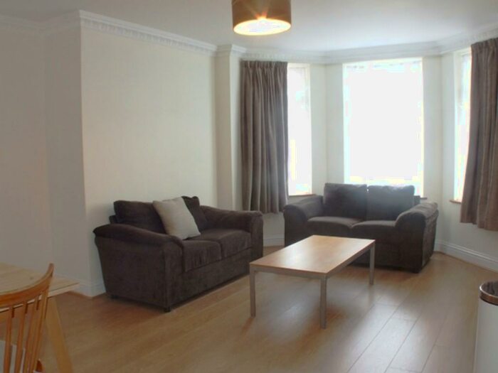 1 Bedroom Apartment To Rent In Hale Lane, Mill Hill, London, NW7