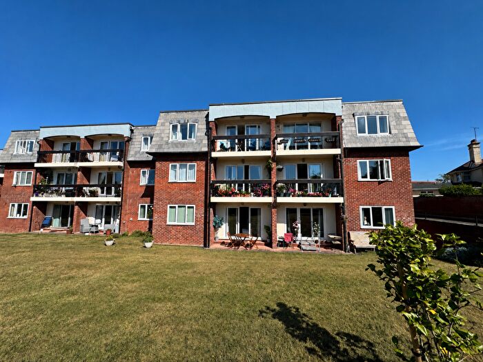 2 Bedroom Flat For Sale In Cranford Avenue, Exmouth, EX8