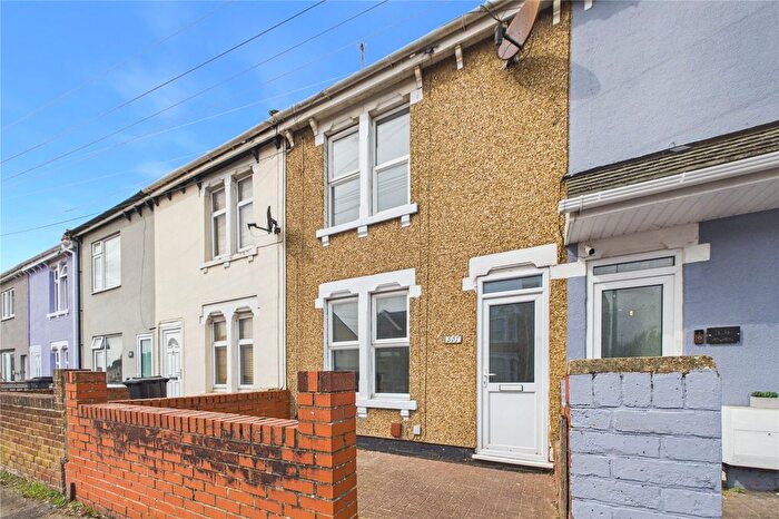 2 Bedroom Terraced House For Sale In Cricklade Road, Swindon, Wiltshire, SN2