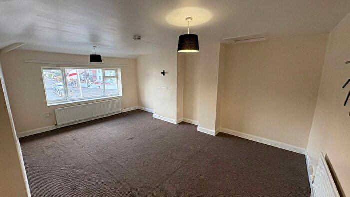 3 Bedroom Flat To Rent In Walsall Road, West Bromwich, B71