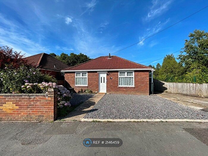 2 Bedroom Bungalow To Rent In Arcadia Close, Southampton, SO16