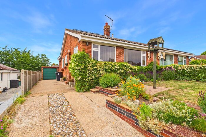 2 Bedroom Semi-Detached Bungalow For Sale In Hampton Avenue, Thurlton, Norwich, NR14