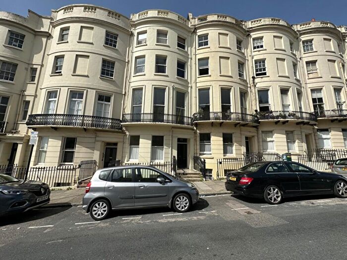 Flat To Rent In Brunswick Place, Hove, East Sussex, BN3